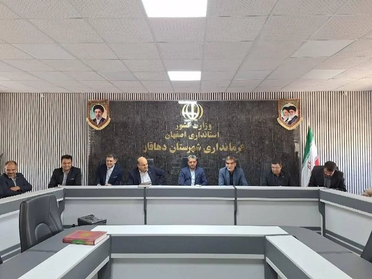 فرماندار دهاقان بر نقش آفرینی مؤثر بانک مسکن در خانه دار شدن مردم تاکید کرد
