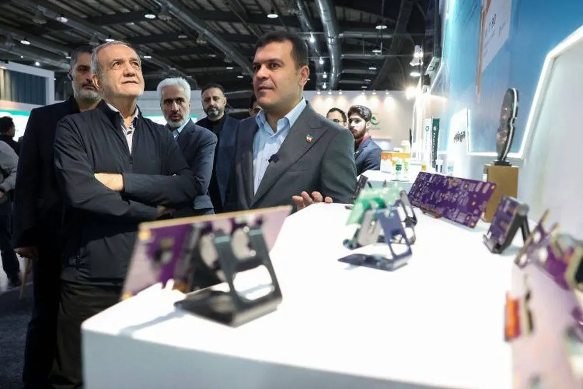 بازدید پزشکیان از نمایشگاه فناوری های روز آمد و ایران کانماین
