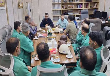 دیدار معاون منابع انسانی و امور اجتماعی با سر شیفت‌های بخش فولادسازی شرکت فولاد خوزستان 
