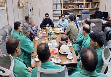 دیدار معاون منابع انسانی و امور اجتماعی با سر شیفت‌های بخش فولادسازی شرکت فولاد خوزستان 