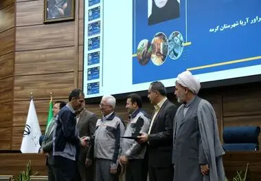 در سی و ششمین جشنواره تجلیل از جامعه کار و تولید از شرکت آلومینای ایران تجلیل به عمل آمد

