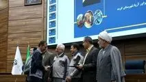در سی و ششمین جشنواره تجلیل از جامعه کار و تولید از شرکت آلومینای ایران تجلیل به عمل آمد

