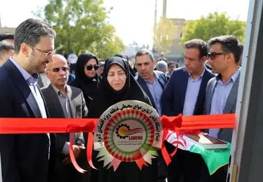 افتتاح ٩٠٠ میلیارد ریال پروژه‌های محیط‌زیستی منطقه ویژه لامرد در دهه فجر؛ 

معاون رئیس‌جمهور: راه‌اندازی سامانه پایش برخط کیفیت هوا در منطقه ویژه لامرد، مصداق اجرای تعهدات قانون هوای پاک است