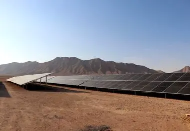 بازدید معاون وزیر نیرو از نیروگاه خورشیدی ۷۲ مگاواتی شرکت آلومینای ایران