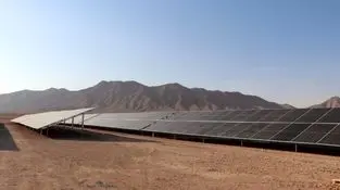 بازدید معاون وزیر نیرو از نیروگاه خورشیدی ۷۲ مگاواتی شرکت آلومینای ایران