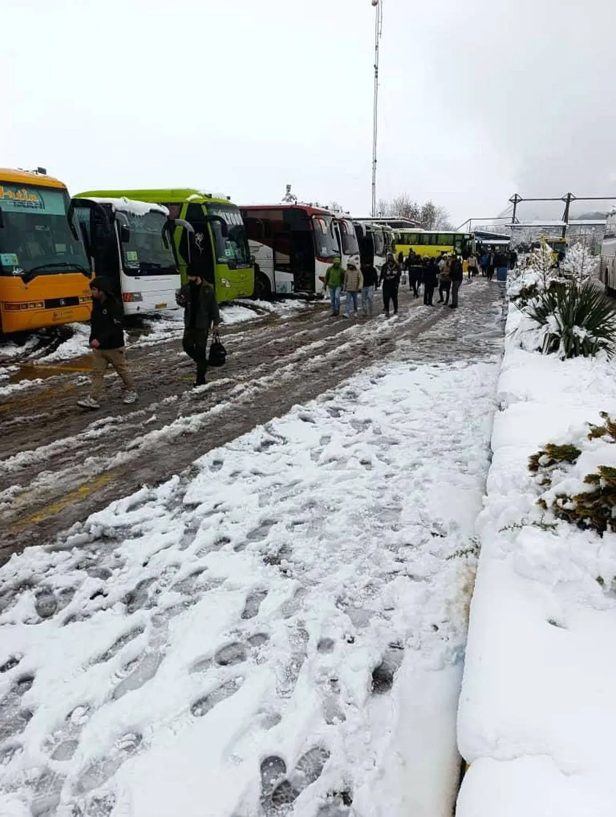 جلوه ارزشمندی از انضباط و کارآمدی ناوگان آمد و شد کارکنان فولاد خراسان در روزهای برفی آذرماه