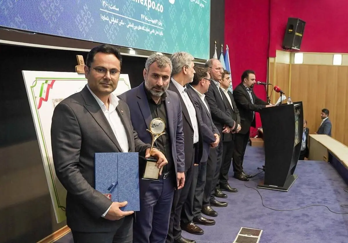 انتخاب فولاد خوزستان به عنوان شرکت برتر صادراتی در هفتمین نمایشگاه ایران اکسپو 