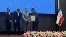 تقدیر از مدیرعامل شرکت آلومینای ایران با حضور معاون اول رئیس جمهور