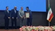 تقدیر از مدیرعامل شرکت آلومینای ایران با حضور معاون اول رئیس جمهور