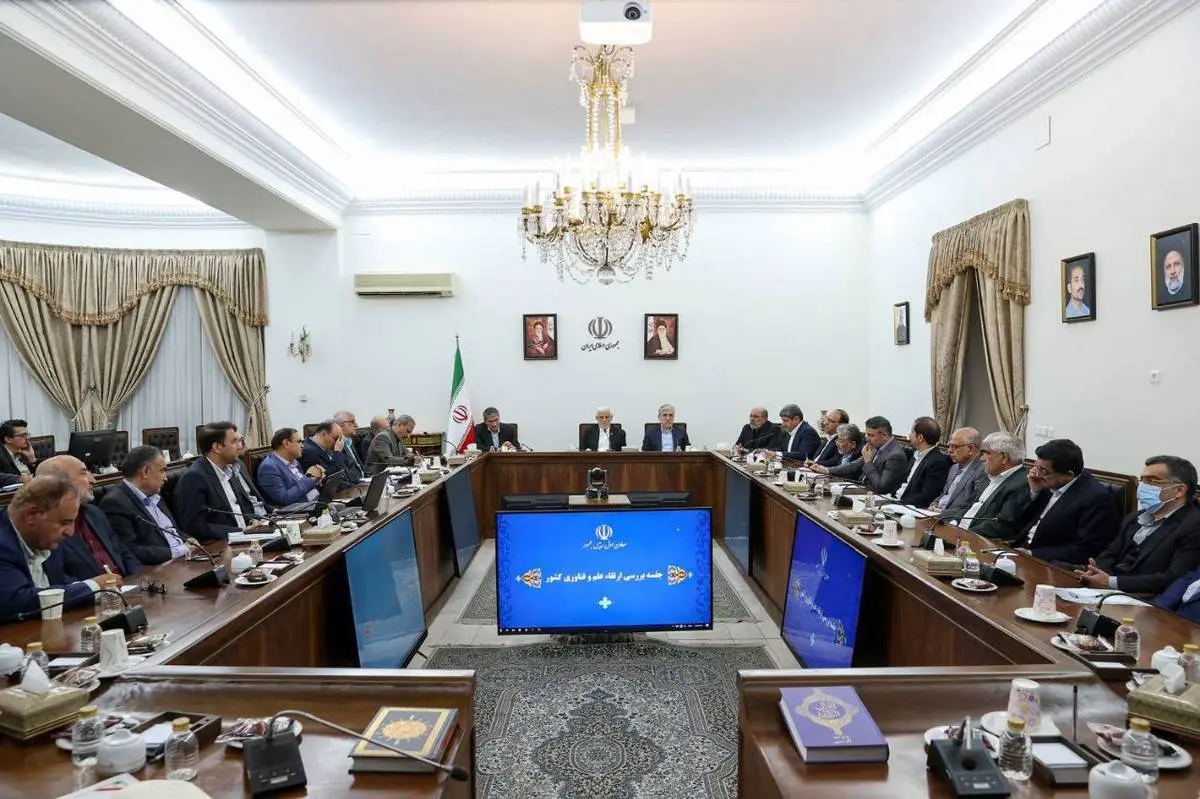 علم و فناوری در جایگاه اصلی خود قرار نگرفته است/ ارتباط دانشگاه با صنعت باید تقویت شود/ اقتصاد دیجیتال در اولویت دانشگاه ها قرار گیرد/ اکثر درآمدها صرف امور جاری می شود/ لزوم تجدیدنظر در اداره دانشگاه ها