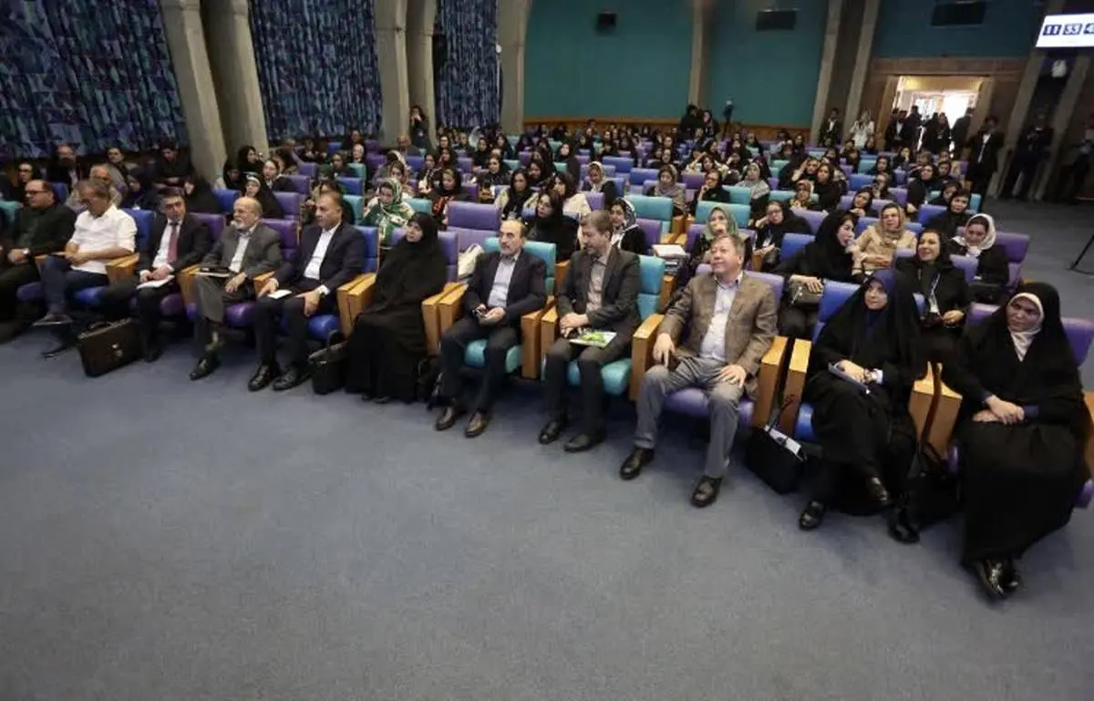 همایش بینالمللی «نقش جهان، نقش زنان» برگزار شد
آغاز حرکت ملی بانوان کارآفرین از اصفهان