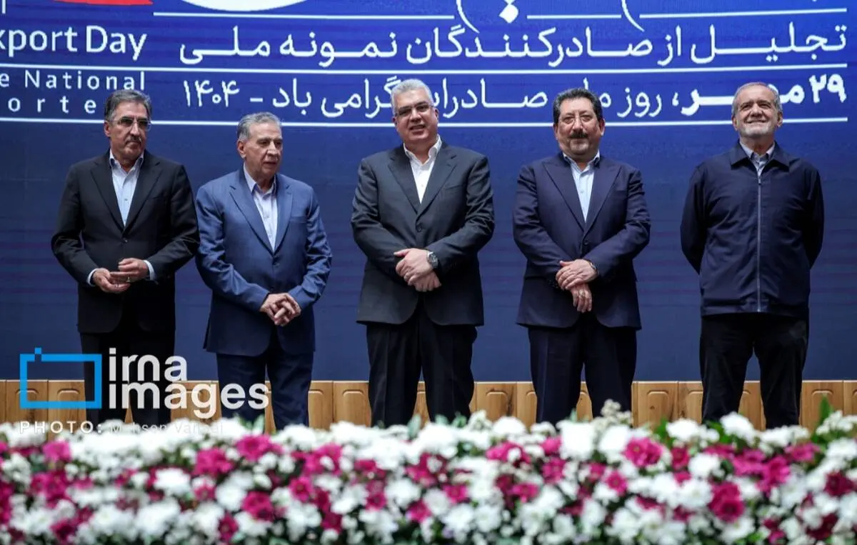 درخشش مجتمع فولاد ظفر بناب در بین صادرکنندگان نمونه ملی  

مجتمع فولاد ظفر بناب به عنوان صادر کننده نمونه ملی انتخاب شد  