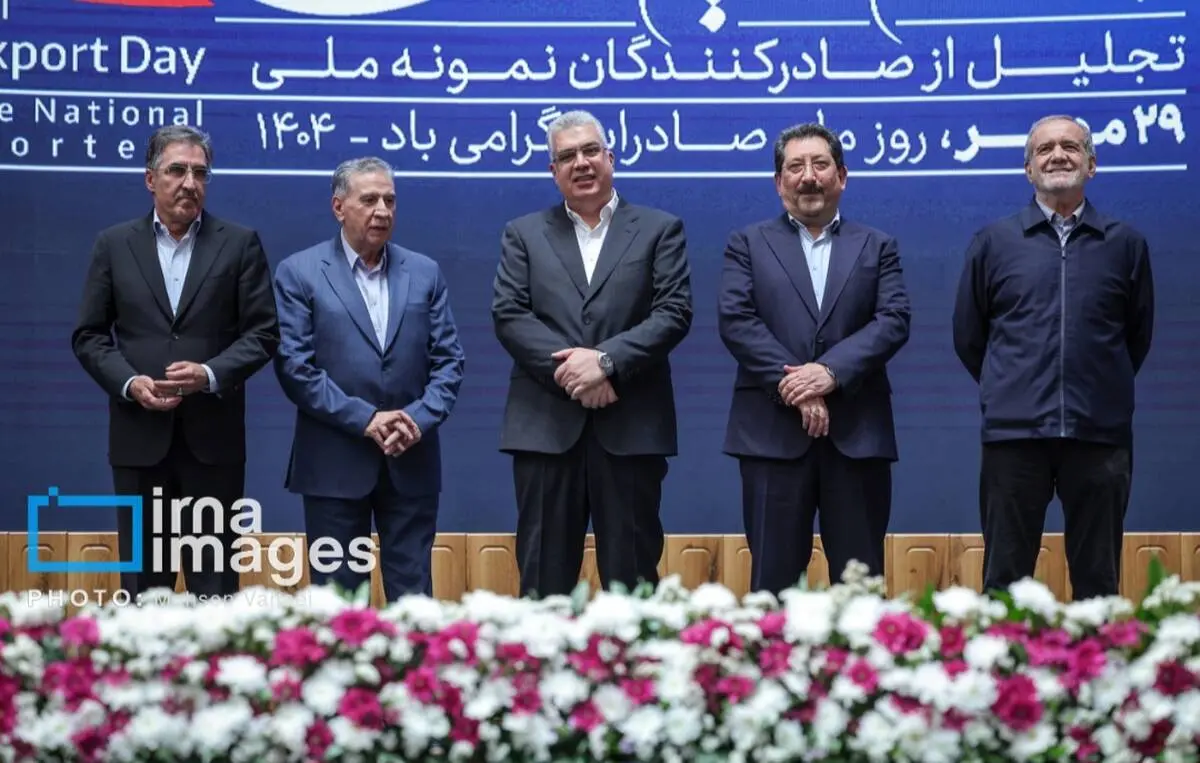 درخشش مجتمع فولاد ظفر بناب در بین صادرکنندگان نمونه ملی  

مجتمع فولاد ظفر بناب به عنوان صادر کننده نمونه ملی انتخاب شد  