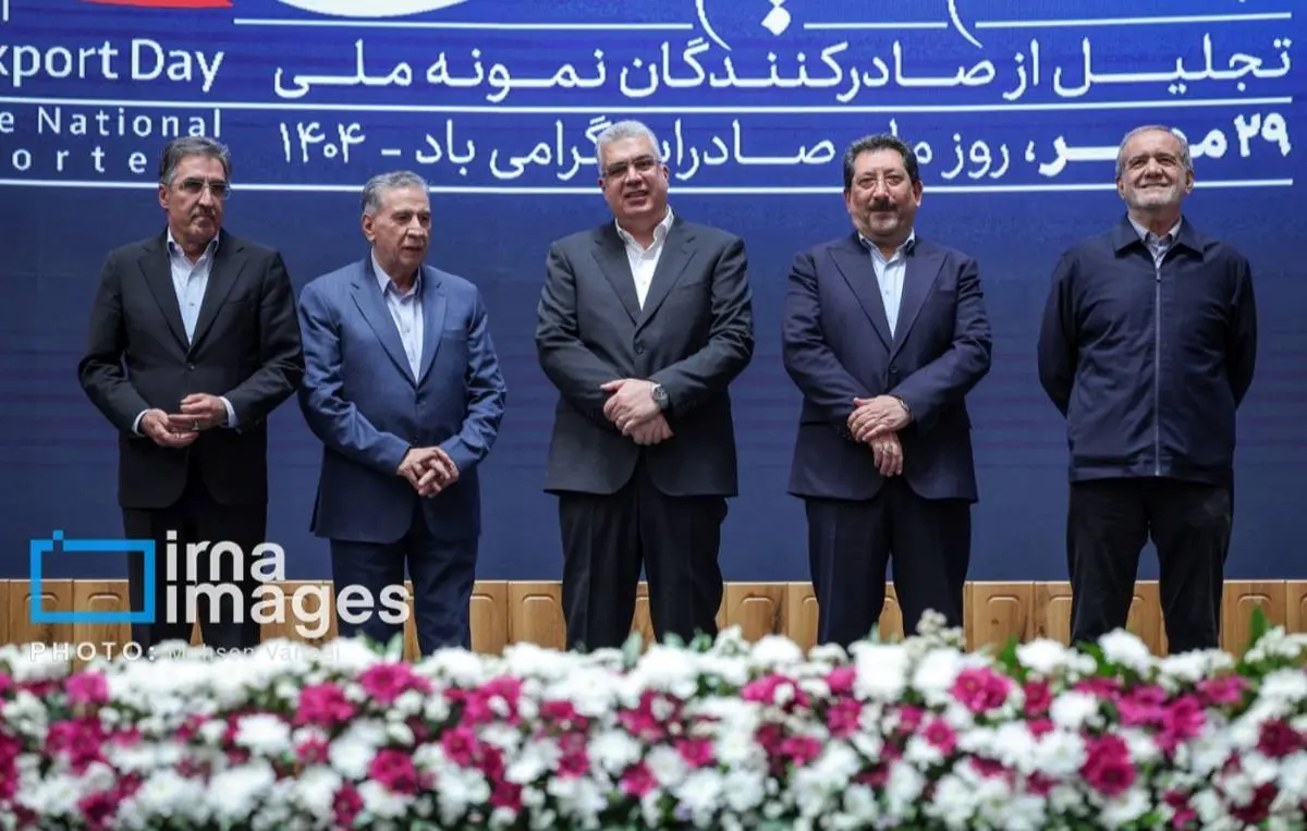 درخشش مجتمع فولاد ظفر بناب در بین صادرکنندگان نمونه ملی  

مجتمع فولاد ظفر بناب به عنوان صادر کننده نمونه ملی انتخاب شد  