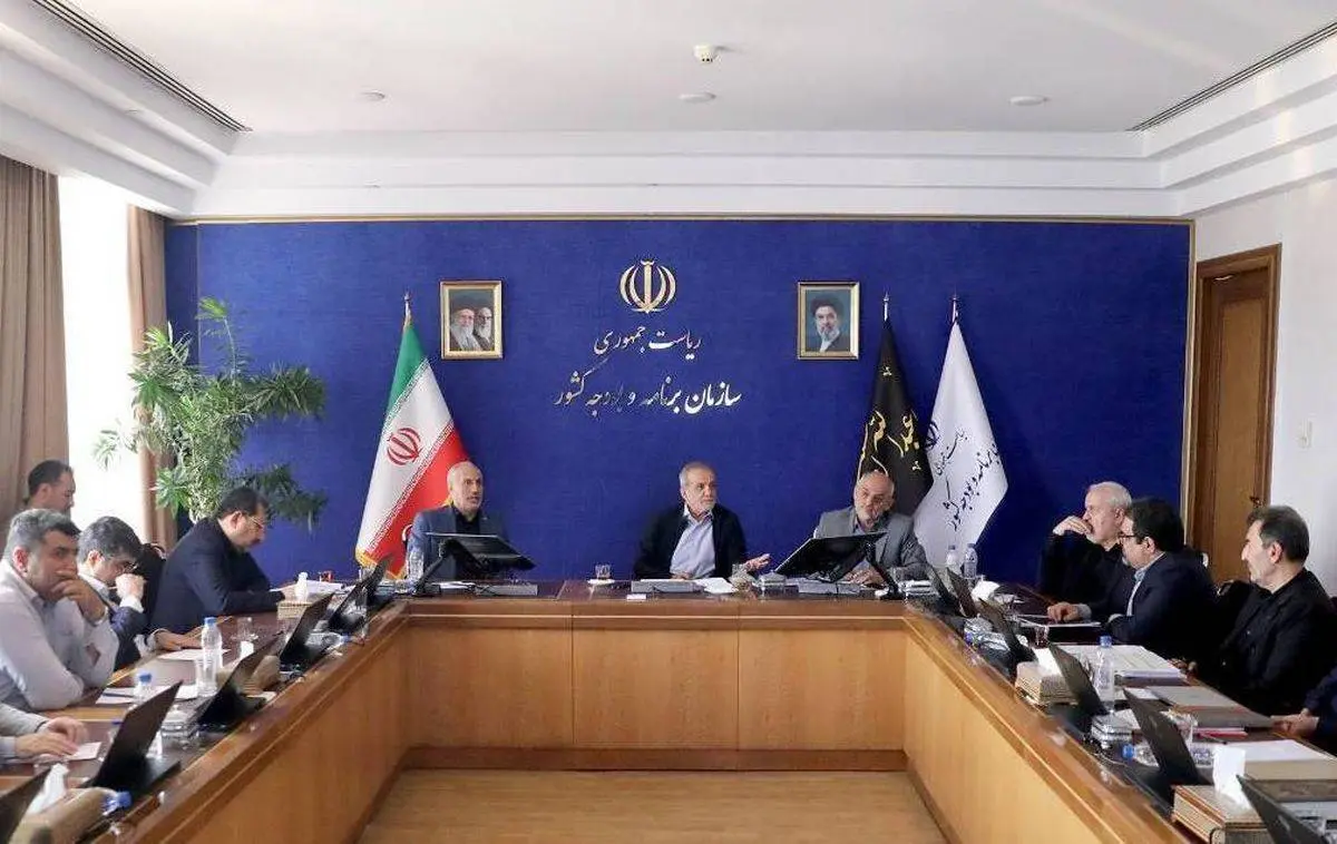 رئیس جمهور یک تنه پای قطع برق صنعت