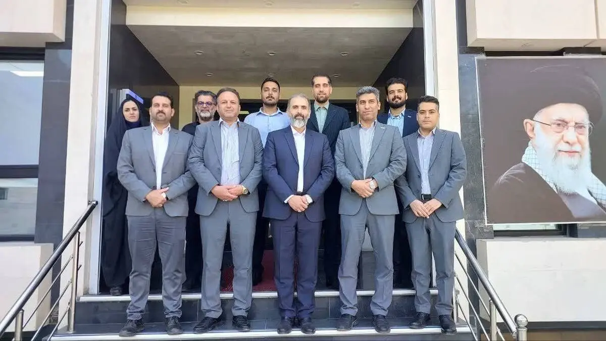 سفر سرپرست منطقه مرکز کشور به شهرستان کاشان و دیدار با پرسنل شعبه و مسئولین بنیاد شهید این شهرستان ؛
