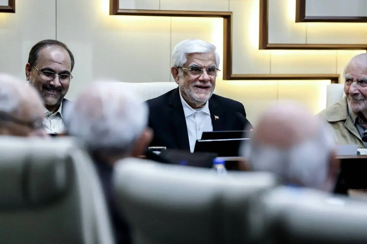 معاون اول رئیس‌جمهور در مجمع عمومی فرهنگستان علوم از متهم کردن نخبگان به جاسوسی انتفاد کرد؛
کشور از قطع روابط علمی با جهان ضرر می‌کند/دولت حق ندارد در امور دانشگاه‌ها دخالت کند/ برنامه هشتم توسعه بر مبنای تفکر علمی فرهنگستان‌ها تدوین شود/ سند ملی نوآور
