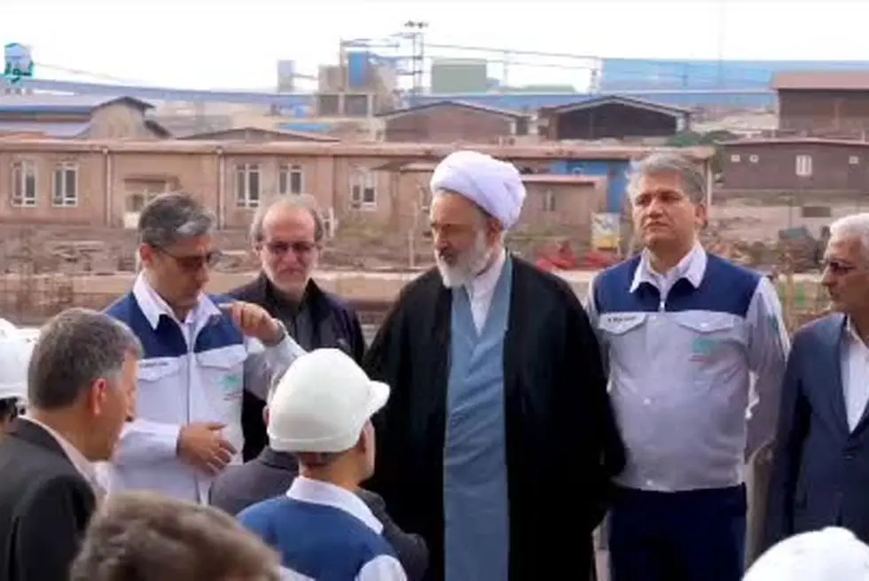 بازدیدحجت‌الاسلام و المسلمین فتوحی، رئیس منطقه ۲ بازرسی کل کشور و بازرس کل خراسان رضوی از کارخانجات تولیدی شرکت فولاد سنگان