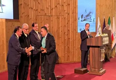 نشان ویژه روابط عمومی بحران به‌ویژه در جنگ تحمیلی ۱۲ روزه به روابط عمومی شرکت فولاد خوزستان اعطا شد