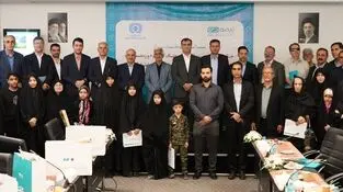 مراسم تقدیر از خانواده های شهدای صنعت بیمه در جنگ رمضان با حضور رییس کل بیمه مرکزی در شرکت بیمه دی