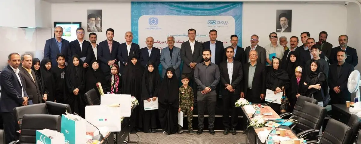 مراسم تقدیر از خانواده های شهدای صنعت بیمه در جنگ رمضان با حضور رییس کل بیمه مرکزی در شرکت بیمه دی