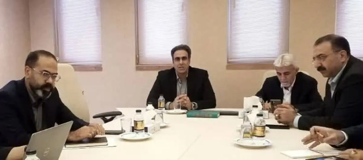 رئیس هیات مدیره انجمن طلا وجواهر اصفهان عنوان کرد :

در صنعت طلا وجواهر اصفهان به عنوان قطب اصلی تولید طلای کشور است / در حوزه صادرات مصنوعات طلا، حدود ۹۹ درصد صادرات کشور از اصفهان انجام می‌شود