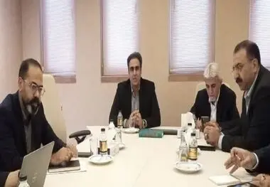 رئیس هیات مدیره انجمن طلا وجواهر اصفهان عنوان کرد :

در صنعت طلا وجواهر اصفهان به عنوان قطب اصلی تولید طلای کشور است / در حوزه صادرات مصنوعات طلا، حدود ۹۹ درصد صادرات کشور از اصفهان انجام می‌شود