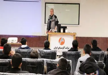 بازدید دانش‌آموزان پایه نهم مدرسه نمونه دولتی موعود شهرستان گرمه از شرکت آلومینای ایران