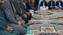 حضور مدیر بیمه دی سیستان و بلوچستان در منزل بخشدار شهید

