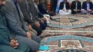 حضور مدیر بیمه دی سیستان و بلوچستان در منزل بخشدار شهید

