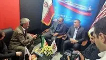 گفتگوی صمیمانه مدیرعامل شرکت فولاد اکسین با دو تن از پیشکسوتان رسانه در نمایشگاه هفته دولت