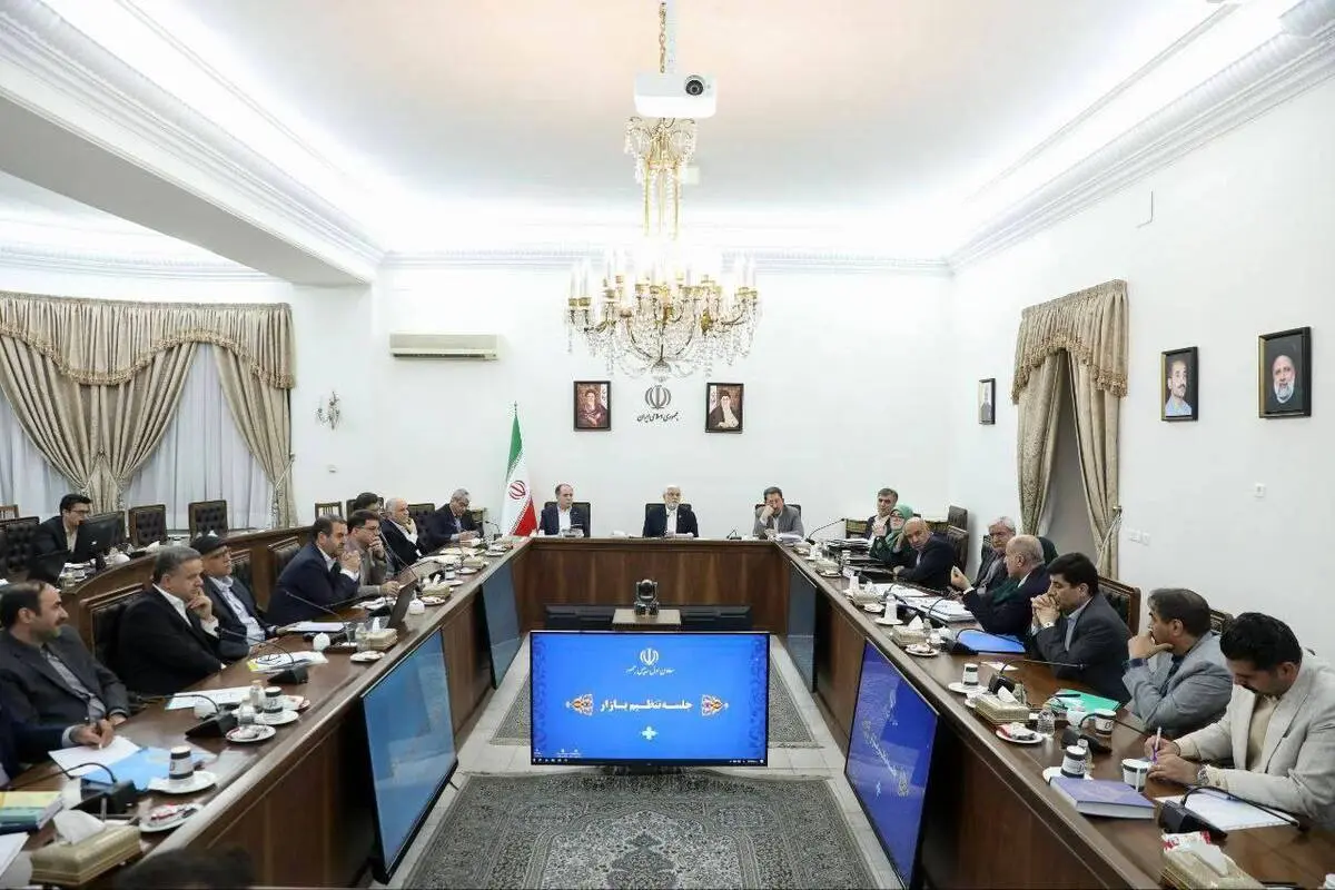 دکتر عارف: عوامل گرانی برخی کالاها با دقت بررسی شود/نباید قیمت یک کالا در فروشگاه‌ها و مغازه‌های مختلف متفاوت باشد/ تصمیم‌گیری درخصوص قیمت کالاهای اساسی باید منافع ملی و مصالح مردم اصل و اساس باشد/تصویب افزایش ۳۰ درصدی قیمت کودهای فسفاته و پتاسه
