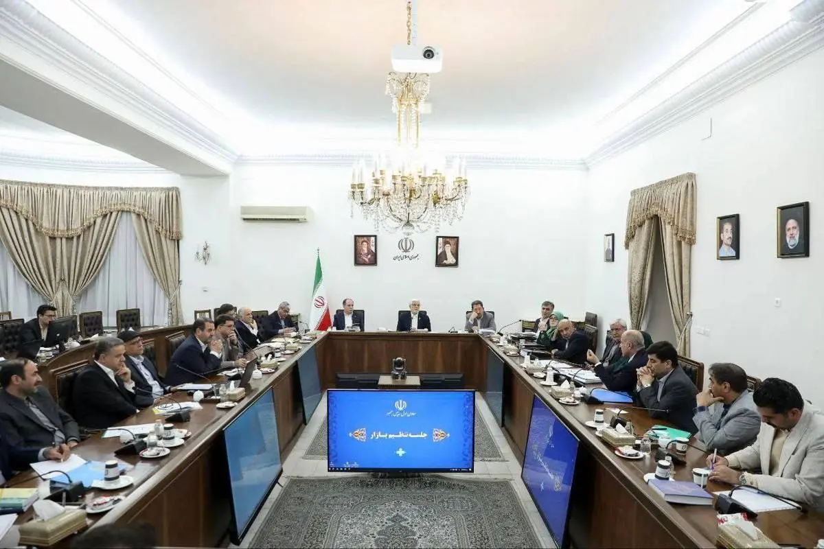 دکتر عارف: عوامل گرانی برخی کالاها با دقت بررسی شود/نباید قیمت یک کالا در فروشگاه‌ها و مغازه‌های مختلف متفاوت باشد/ تصمیم‌گیری درخصوص قیمت کالاهای اساسی باید منافع ملی و مصالح مردم اصل و اساس باشد/تصویب افزایش ۳۰ درصدی قیمت کودهای فسفاته و پتاسه
