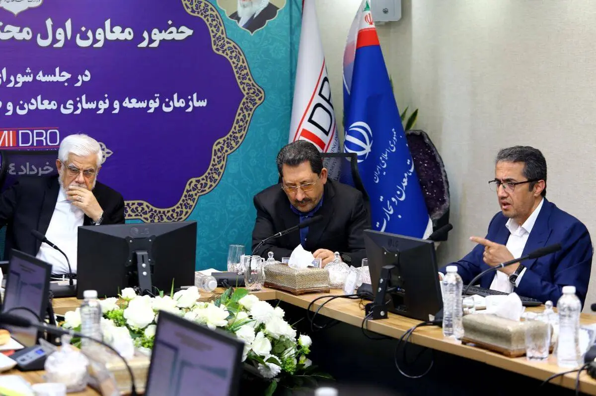 آقاجانلو خواسته های سه گانه صنایع معدنی از دولت را اعلام کرد/ "برطرف شدن شوک هزینه های برق و گاز"، "هدایت سود شرکت ها به سمت توسعه" و "مشارکت صندوق توسعه ملی در انتقال آب از دریای عمان"



