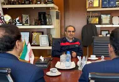 در مسیر پیشرفت/نشست مدیران فولاد اکسین خوزستان و گروه ملی صنعتی فولاد ایران برای توسعه زنجیره فولاد استان