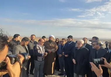 بازدید استاندار خراسان شمالی از پروژه نیروگاه خورشیدی شرکت آلومینای ایران