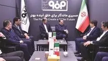 مدیرعامل گروه فولاد مبارکه در بازدید معاون اول رئیس‌جمهوری و وزیر صمت از غرفه فولاد مبارکه در نمایشگاه ایران اکسپو 2025 مطرح کرد:

هدف‌گذاری یک میلیارد دلاری صادرات محصولات فولاد مبارکه به‌عنوان بزرگ‌ترین صادرکننده غیرنفتی کشور