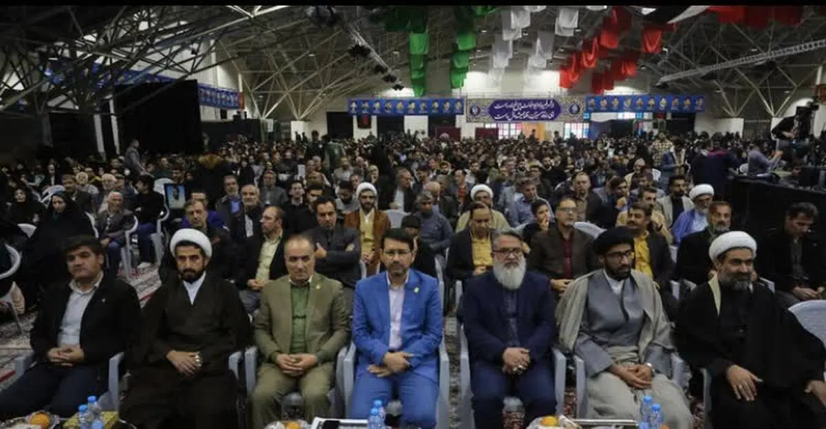 با همت دانشگاه فرهنگیان استان اصفهان :
​ اجلاسیه  شهدای  دانشجو معلم درنصف جهان ایران برگزار شد 