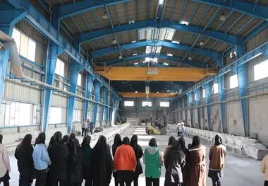 بازدید دانش‌آموزان مدارس پروین و سمیه شهرستان جاجرم از شرکت آلومینای ایران در قالب اردوی راهیان پیشرفت