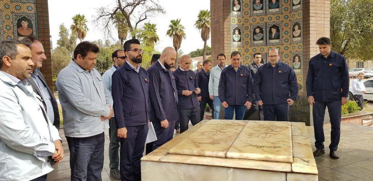 مدیرعامل شرکت فولاد خوزستان یک اصله نخل خرما غرس نمود

