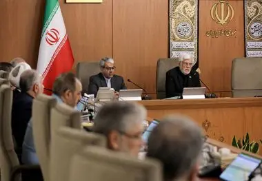 حضور وزرا و مسئولان دستگاه‌های دولتی در استان‌ها و بین مردم یک ضرورت است / تا پایان سال ۵ هزار مگاوات انرژی خورشیدی به ظرفیت تولید برق کشور اضافه می‌شود / نخبگان و فعالان رسانه‌ای به اهمیت همبستگی و اجماع ملی توجه بیشتری داشته باشند/ برخی اظهارنظرها به تق