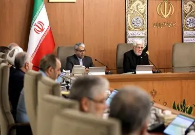 حضور وزرا و مسئولان دستگاه‌های دولتی در استان‌ها و بین مردم یک ضرورت است / تا پایان سال ۵ هزار مگاوات انرژی خورشیدی به ظرفیت تولید برق کشور اضافه می‌شود / نخبگان و فعالان رسانه‌ای به اهمیت همبستگی و اجماع ملی توجه بیشتری داشته باشند/ برخی اظهارنظرها به تق
