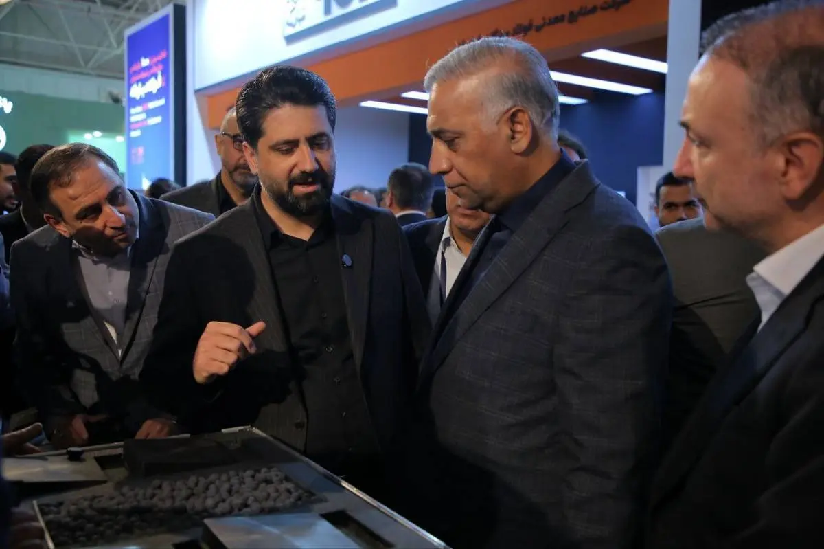 بازدید مدیرعامل ساتا از غرفه فولاد غدیر نی‌ریز در نمایشگاه متافو