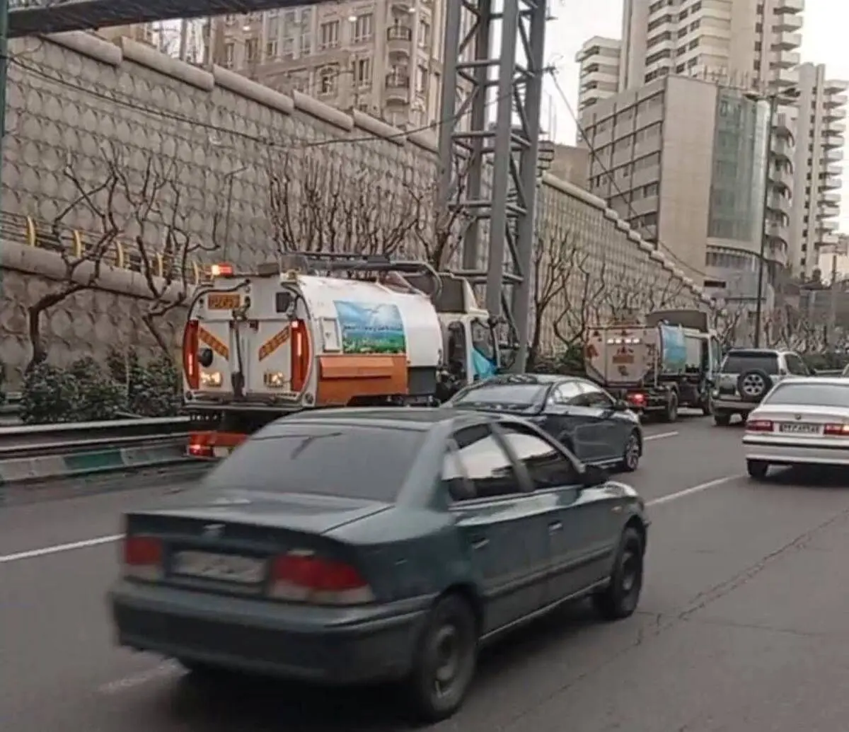 طرح گسترده جهادی نگهداشت در معابر بزرگراهی و اصلی منطقه یک اجرا شد